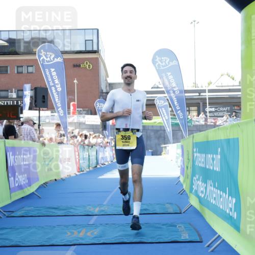 09.08.2026 - GEWOBA Citytriathlon Bremen Yannick Fuchs http://msf.ph/oto/9933234 09.08.2026 11:21:46 Ziel 359 meine-sportfotos.de