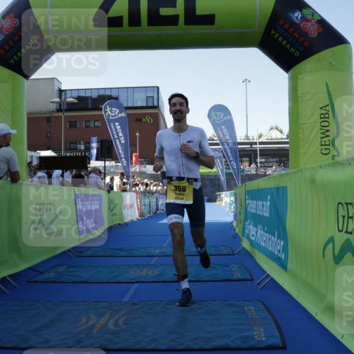 09.08.2026 - GEWOBA Citytriathlon Bremen Yannick Fuchs http://msf.ph/oto/9933237 09.08.2026 11:21:47 Ziel 359 meine-sportfotos.de