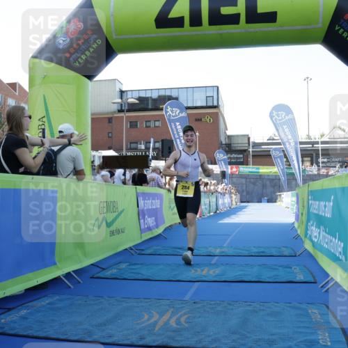 09.08.2026 - GEWOBA Citytriathlon Bremen Yannick Fuchs http://msf.ph/oto/9933247 09.08.2026 11:21:57 Ziel 284 meine-sportfotos.de