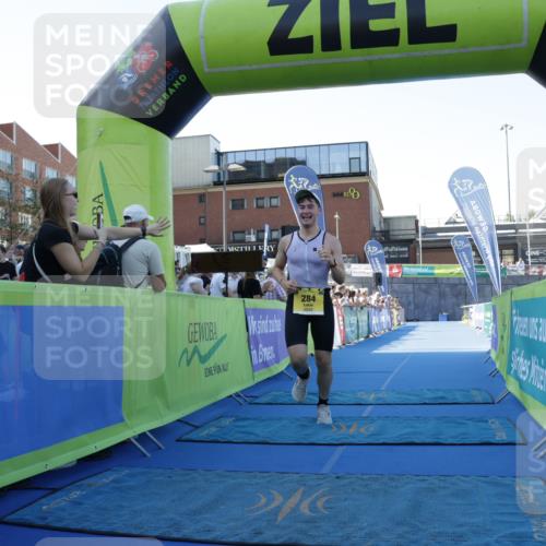 09.08.2026 - GEWOBA Citytriathlon Bremen Yannick Fuchs http://msf.ph/oto/9933248 09.08.2026 11:21:57 Ziel 284 meine-sportfotos.de
