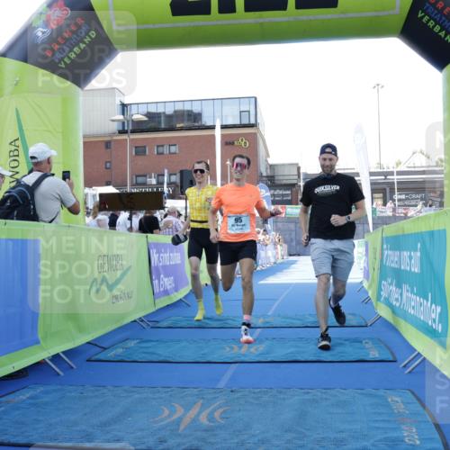09.08.2026 - GEWOBA Citytriathlon Bremen Yannick Fuchs http://msf.ph/oto/9933255 09.08.2026 11:22:11 Ziel 95 meine-sportfotos.de