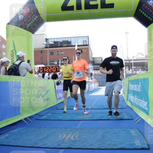 09.08.2026 - GEWOBA Citytriathlon Bremen Yannick Fuchs http://msf.ph/oto/9933256 09.08.2026 11:22:11 Ziel 95 meine-sportfotos.de