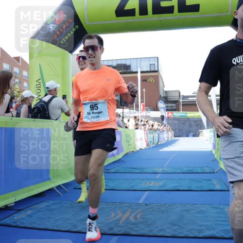 09.08.2026 - GEWOBA Citytriathlon Bremen Yannick Fuchs http://msf.ph/oto/9933260 09.08.2026 11:22:12 Ziel 95 meine-sportfotos.de