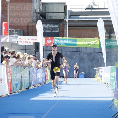 09.08.2026 - GEWOBA Citytriathlon Bremen Yannick Fuchs http://msf.ph/oto/9933263 09.08.2026 11:22:21 Ziel 304, 332 meine-sportfotos.de