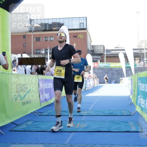 09.08.2026 - GEWOBA Citytriathlon Bremen Yannick Fuchs http://msf.ph/oto/9933324 09.08.2026 11:22:54 Ziel 325, 328, 493 meine-sportfotos.de