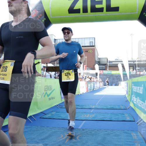09.08.2026 - GEWOBA Citytriathlon Bremen Yannick Fuchs http://msf.ph/oto/9933329 09.08.2026 11:22:56 Ziel 325, 328 meine-sportfotos.de