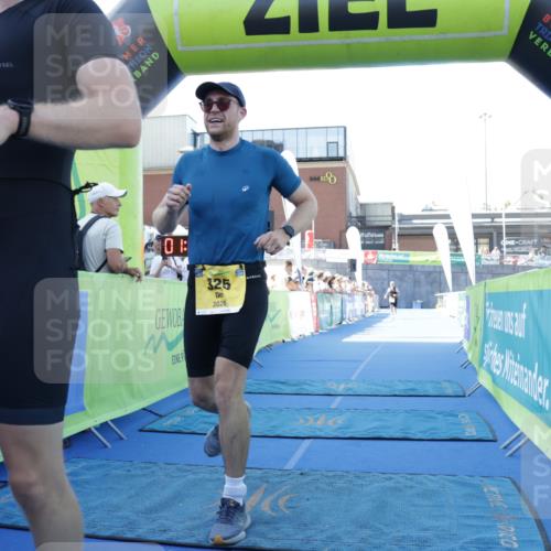 09.08.2026 - GEWOBA Citytriathlon Bremen Yannick Fuchs http://msf.ph/oto/9933330 09.08.2026 11:22:56 Ziel 325, 328 meine-sportfotos.de