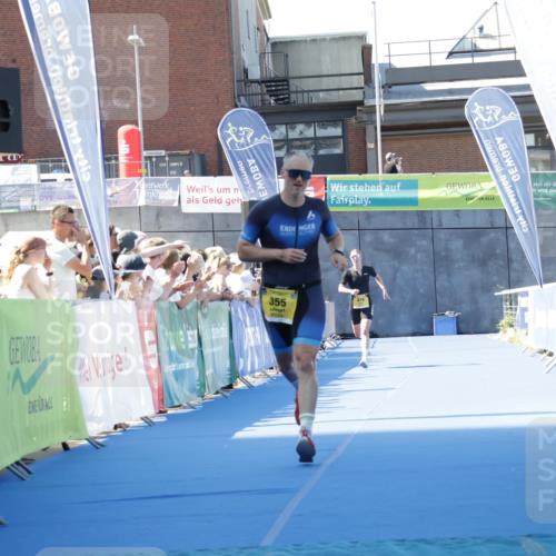 09.08.2026 - GEWOBA Citytriathlon Bremen Yannick Fuchs http://msf.ph/oto/9933340 09.08.2026 11:23:14 Ziel 355, 479 meine-sportfotos.de