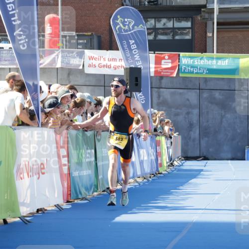 09.08.2026 - GEWOBA Citytriathlon Bremen Yannick Fuchs http://msf.ph/oto/9933363 09.08.2026 11:23:37 Ziel 342 meine-sportfotos.de
