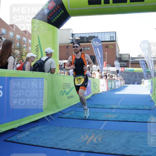 09.08.2026 - GEWOBA Citytriathlon Bremen Yannick Fuchs http://msf.ph/oto/9933367 09.08.2026 11:23:40 Ziel 342 meine-sportfotos.de
