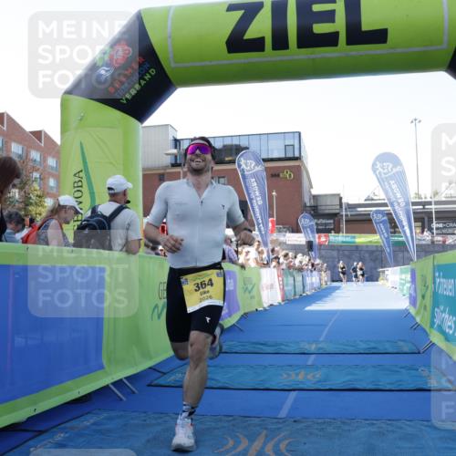 09.08.2026 - GEWOBA Citytriathlon Bremen Yannick Fuchs http://msf.ph/oto/9933376 09.08.2026 11:23:51 Ziel 364 meine-sportfotos.de