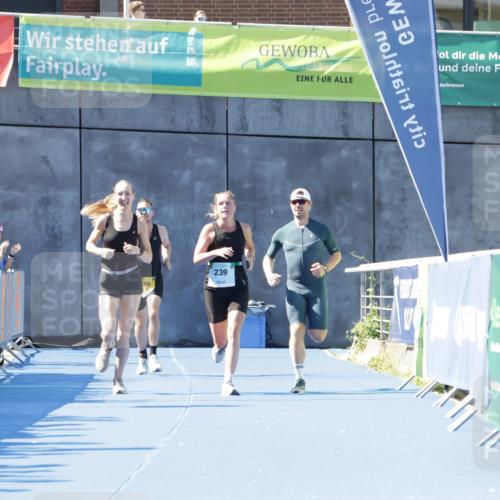 09.08.2026 - GEWOBA Citytriathlon Bremen Yannick Fuchs http://msf.ph/oto/9933378 09.08.2026 11:23:53 Ziel 239, 364 meine-sportfotos.de