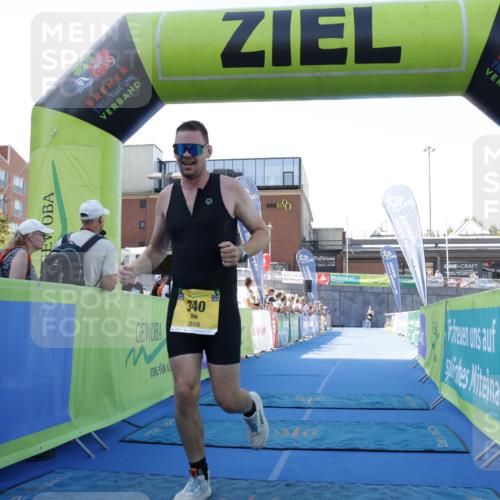 09.08.2026 - GEWOBA Citytriathlon Bremen Yannick Fuchs http://msf.ph/oto/9933393 09.08.2026 11:24:01 Ziel 239, 340 meine-sportfotos.de