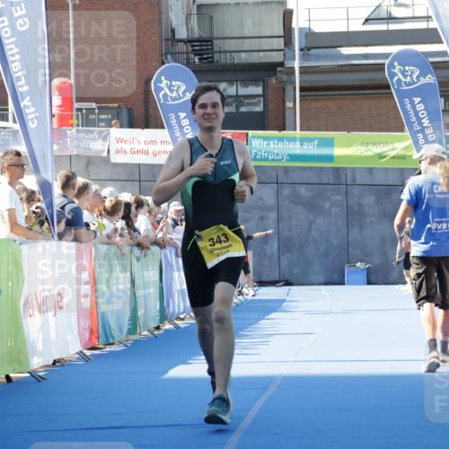 09.08.2026 - GEWOBA Citytriathlon Bremen Yannick Fuchs http://msf.ph/oto/9933398 09.08.2026 11:24:12 Ziel 343 meine-sportfotos.de