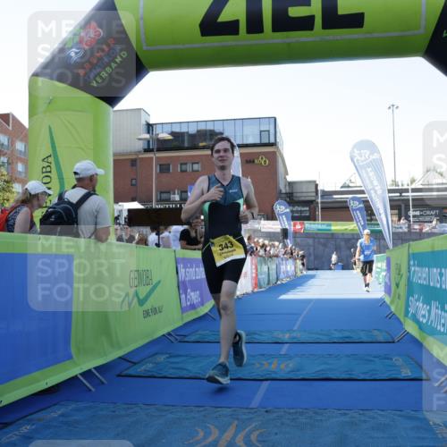 09.08.2026 - GEWOBA Citytriathlon Bremen Yannick Fuchs http://msf.ph/oto/9933400 09.08.2026 11:24:13 Ziel 343 meine-sportfotos.de