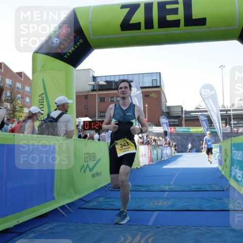 09.08.2026 - GEWOBA Citytriathlon Bremen Yannick Fuchs http://msf.ph/oto/9933401 09.08.2026 11:24:13 Ziel 343 meine-sportfotos.de