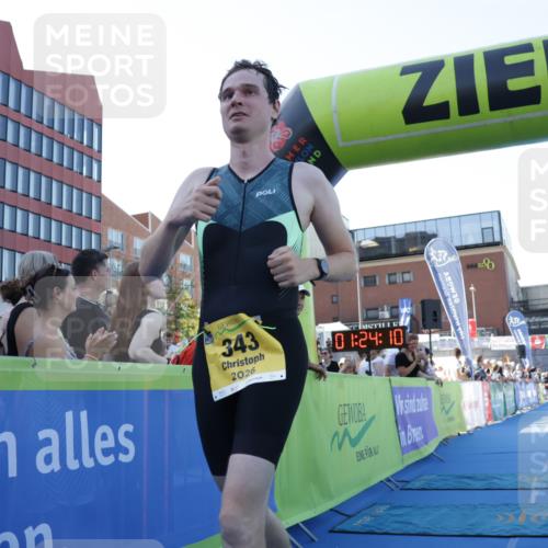 09.08.2026 - GEWOBA Citytriathlon Bremen Yannick Fuchs http://msf.ph/oto/9933403 09.08.2026 11:24:14 Ziel 343 meine-sportfotos.de