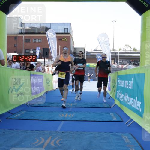 09.08.2026 - GEWOBA Citytriathlon Bremen Yannick Fuchs http://msf.ph/oto/9933412 09.08.2026 11:24:26 Ziel 241, 379, 413, 472 meine-sportfotos.de