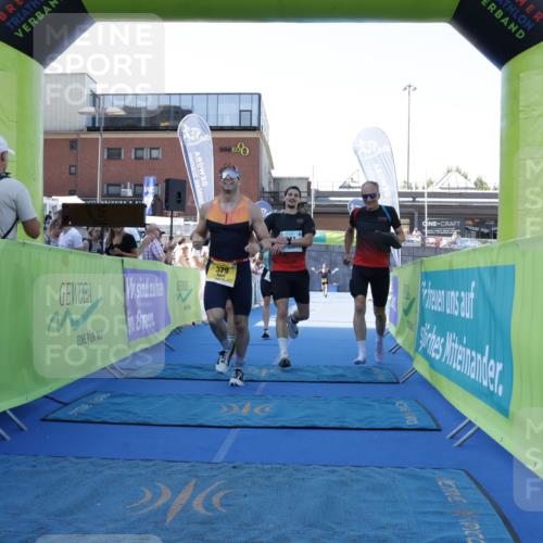 09.08.2026 - GEWOBA Citytriathlon Bremen Yannick Fuchs http://msf.ph/oto/9933413 09.08.2026 11:24:26 Ziel 241, 379, 413, 472 meine-sportfotos.de