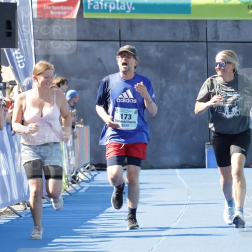 09.08.2026 - GEWOBA Citytriathlon Bremen Yannick Fuchs http://msf.ph/oto/9933468 09.08.2026 11:24:55 Ziel 173 meine-sportfotos.de