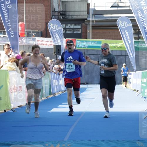 09.08.2026 - GEWOBA Citytriathlon Bremen Yannick Fuchs http://msf.ph/oto/9933471 09.08.2026 11:24:57 Ziel 173 meine-sportfotos.de