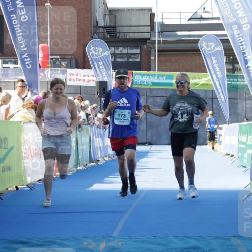 09.08.2026 - GEWOBA Citytriathlon Bremen Yannick Fuchs http://msf.ph/oto/9933472 09.08.2026 11:24:57 Ziel 173 meine-sportfotos.de