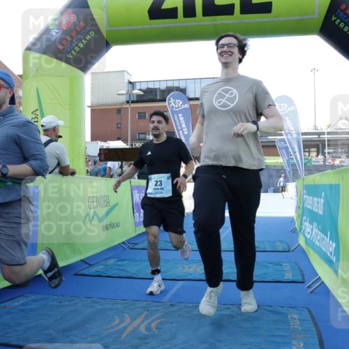 09.08.2026 - GEWOBA Citytriathlon Bremen Yannick Fuchs http://msf.ph/oto/9933494 09.08.2026 11:25:07 Ziel 23 meine-sportfotos.de