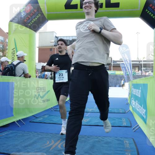 09.08.2026 - GEWOBA Citytriathlon Bremen Yannick Fuchs http://msf.ph/oto/9933495 09.08.2026 11:25:08 Ziel 23 meine-sportfotos.de