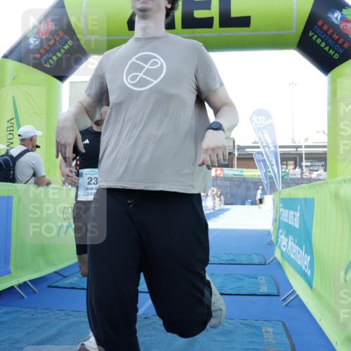 09.08.2026 - GEWOBA Citytriathlon Bremen Yannick Fuchs http://msf.ph/oto/9933496 09.08.2026 11:25:08 Ziel 23 meine-sportfotos.de