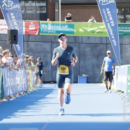09.08.2026 - GEWOBA Citytriathlon Bremen Yannick Fuchs http://msf.ph/oto/9933504 09.08.2026 11:25:33 Ziel 298 meine-sportfotos.de