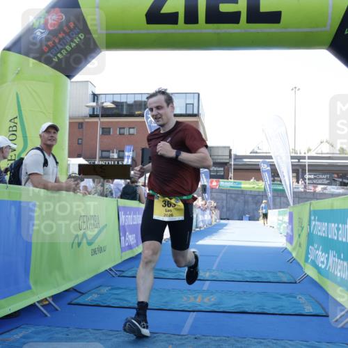 09.08.2026 - GEWOBA Citytriathlon Bremen Yannick Fuchs http://msf.ph/oto/9933536 09.08.2026 11:26:10 Ziel 363 meine-sportfotos.de