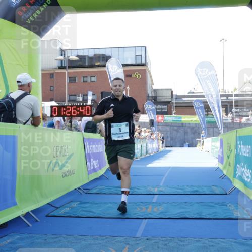 09.08.2026 - GEWOBA Citytriathlon Bremen Yannick Fuchs http://msf.ph/oto/9933547 09.08.2026 11:26:44 Ziel 1 meine-sportfotos.de