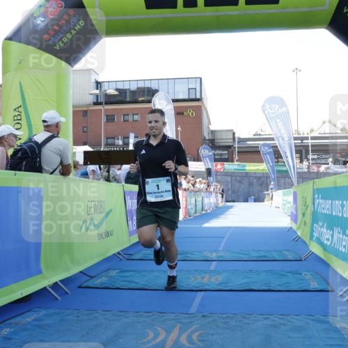 09.08.2026 - GEWOBA Citytriathlon Bremen Yannick Fuchs http://msf.ph/oto/9933548 09.08.2026 11:26:44 Ziel 1 meine-sportfotos.de