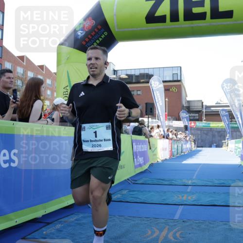 09.08.2026 - GEWOBA Citytriathlon Bremen Yannick Fuchs http://msf.ph/oto/9933552 09.08.2026 11:26:45 Ziel 1 meine-sportfotos.de