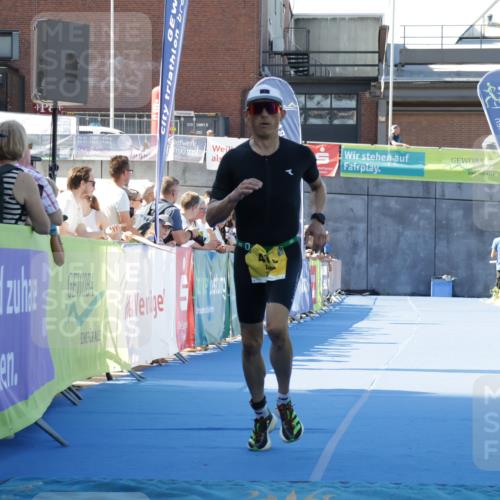 09.08.2026 - GEWOBA Citytriathlon Bremen Yannick Fuchs http://msf.ph/oto/9933606 09.08.2026 11:27:44 Ziel 410 meine-sportfotos.de