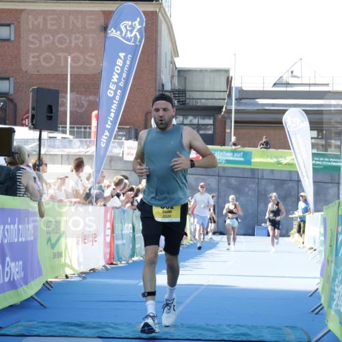 09.08.2026 - GEWOBA Citytriathlon Bremen Yannick Fuchs http://msf.ph/oto/9933621 09.08.2026 11:28:04 Ziel 209, 352, 369 meine-sportfotos.de