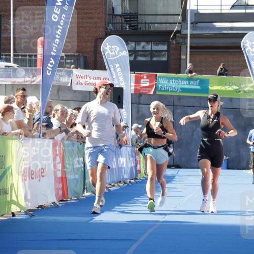 09.08.2026 - GEWOBA Citytriathlon Bremen Yannick Fuchs http://msf.ph/oto/9933625 09.08.2026 11:28:08 Ziel 209, 352 meine-sportfotos.de