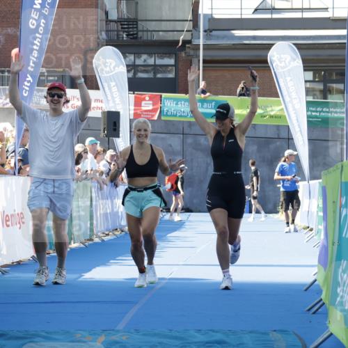 09.08.2026 - GEWOBA Citytriathlon Bremen Yannick Fuchs http://msf.ph/oto/9933627 09.08.2026 11:28:09 Ziel 209 meine-sportfotos.de
