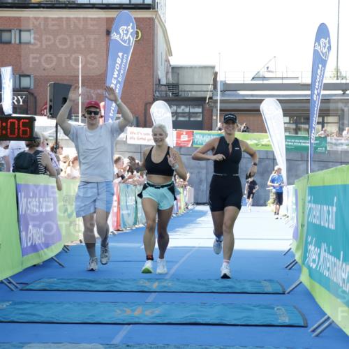 09.08.2026 - GEWOBA Citytriathlon Bremen Yannick Fuchs http://msf.ph/oto/9933632 09.08.2026 11:28:10 Ziel 209 meine-sportfotos.de