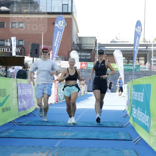 09.08.2026 - GEWOBA Citytriathlon Bremen Yannick Fuchs http://msf.ph/oto/9933634 09.08.2026 11:28:11 Ziel 209 meine-sportfotos.de