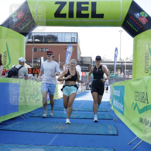 09.08.2026 - GEWOBA Citytriathlon Bremen Yannick Fuchs http://msf.ph/oto/9933636 09.08.2026 11:28:11 Ziel 209 meine-sportfotos.de