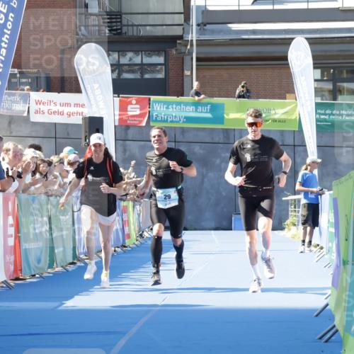 09.08.2026 - GEWOBA Citytriathlon Bremen Yannick Fuchs http://msf.ph/oto/9933643 09.08.2026 11:28:16 Ziel 29 meine-sportfotos.de