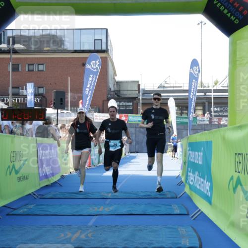 09.08.2026 - GEWOBA Citytriathlon Bremen Yannick Fuchs http://msf.ph/oto/9933650 09.08.2026 11:28:18 Ziel 29 meine-sportfotos.de