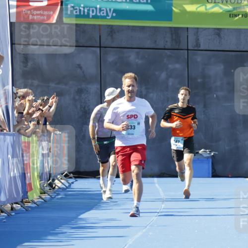 09.08.2026 - GEWOBA Citytriathlon Bremen Yannick Fuchs http://msf.ph/oto/9933658 09.08.2026 11:28:24 Ziel 233 meine-sportfotos.de