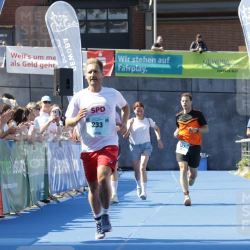 09.08.2026 - GEWOBA Citytriathlon Bremen Yannick Fuchs http://msf.ph/oto/9933661 09.08.2026 11:28:27 Ziel 147, 233 meine-sportfotos.de