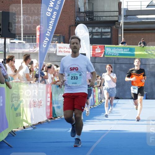09.08.2026 - GEWOBA Citytriathlon Bremen Yannick Fuchs http://msf.ph/oto/9933664 09.08.2026 11:28:28 Ziel 147, 233 meine-sportfotos.de