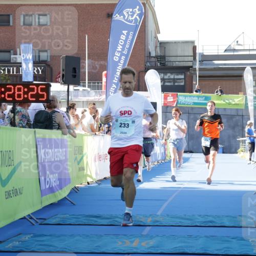 09.08.2026 - GEWOBA Citytriathlon Bremen Yannick Fuchs http://msf.ph/oto/9933665 09.08.2026 11:28:29 Ziel 147, 233 meine-sportfotos.de