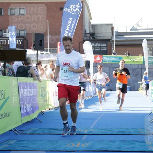 09.08.2026 - GEWOBA Citytriathlon Bremen Yannick Fuchs http://msf.ph/oto/9933666 09.08.2026 11:28:29 Ziel 147, 233 meine-sportfotos.de