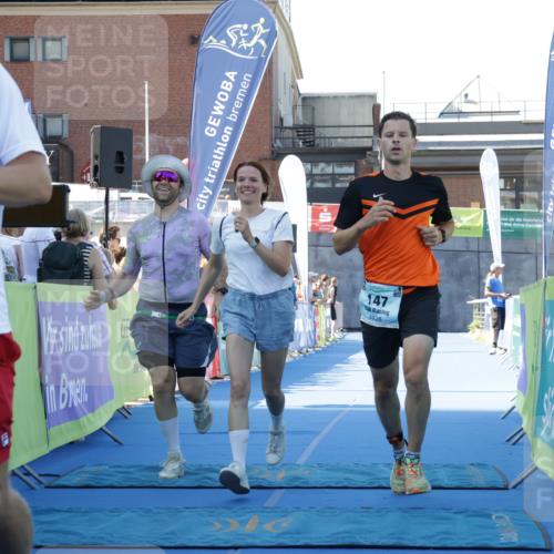 09.08.2026 - GEWOBA Citytriathlon Bremen Yannick Fuchs http://msf.ph/oto/9933669 09.08.2026 11:28:31 Ziel 147, 233 meine-sportfotos.de