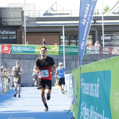 09.08.2026 - GEWOBA Citytriathlon Bremen Yannick Fuchs http://msf.ph/oto/9933712 09.08.2026 11:29:13 Ziel 13, 400 meine-sportfotos.de